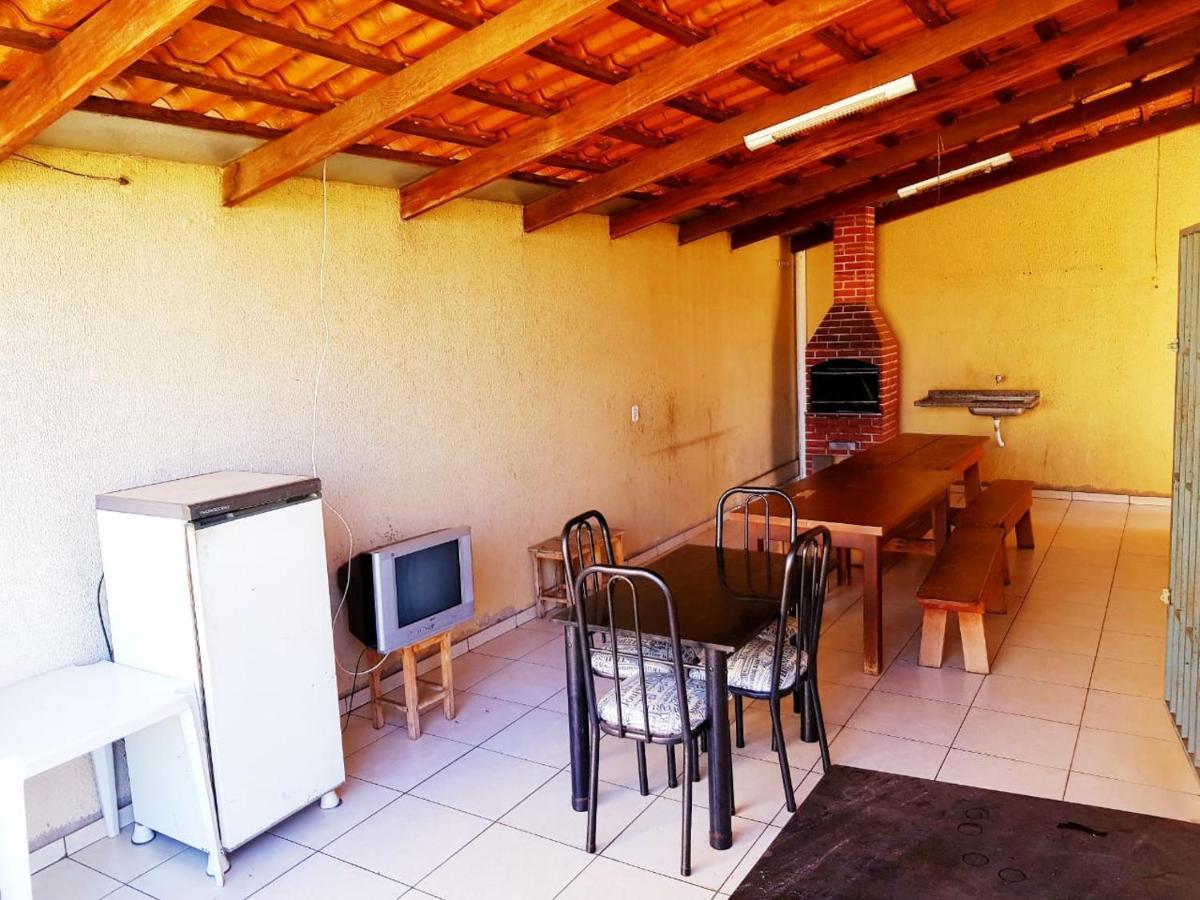 Otima Casa Caldas Novas 2 Km Do Centro Para Ate 14 Pesssoas Com Piscina Aquecida, Churrrasqueira, Wifi ภายนอก รูปภาพ