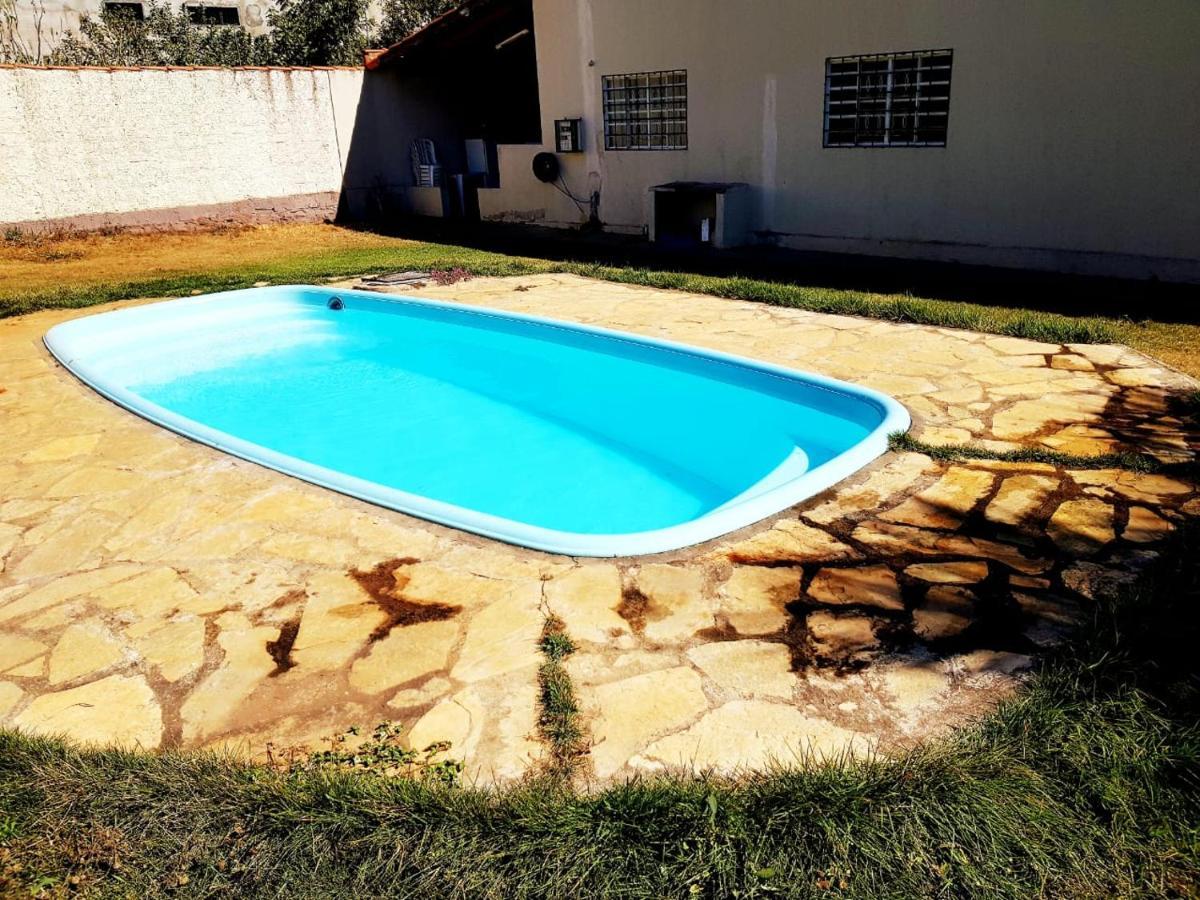 Otima Casa Caldas Novas 2 Km Do Centro Para Ate 14 Pesssoas Com Piscina Aquecida, Churrrasqueira, Wifi ภายนอก รูปภาพ