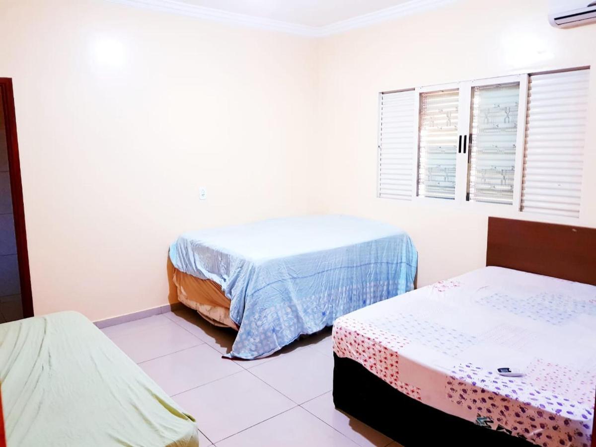 Otima Casa Caldas Novas 2 Km Do Centro Para Ate 14 Pesssoas Com Piscina Aquecida, Churrrasqueira, Wifi ภายนอก รูปภาพ